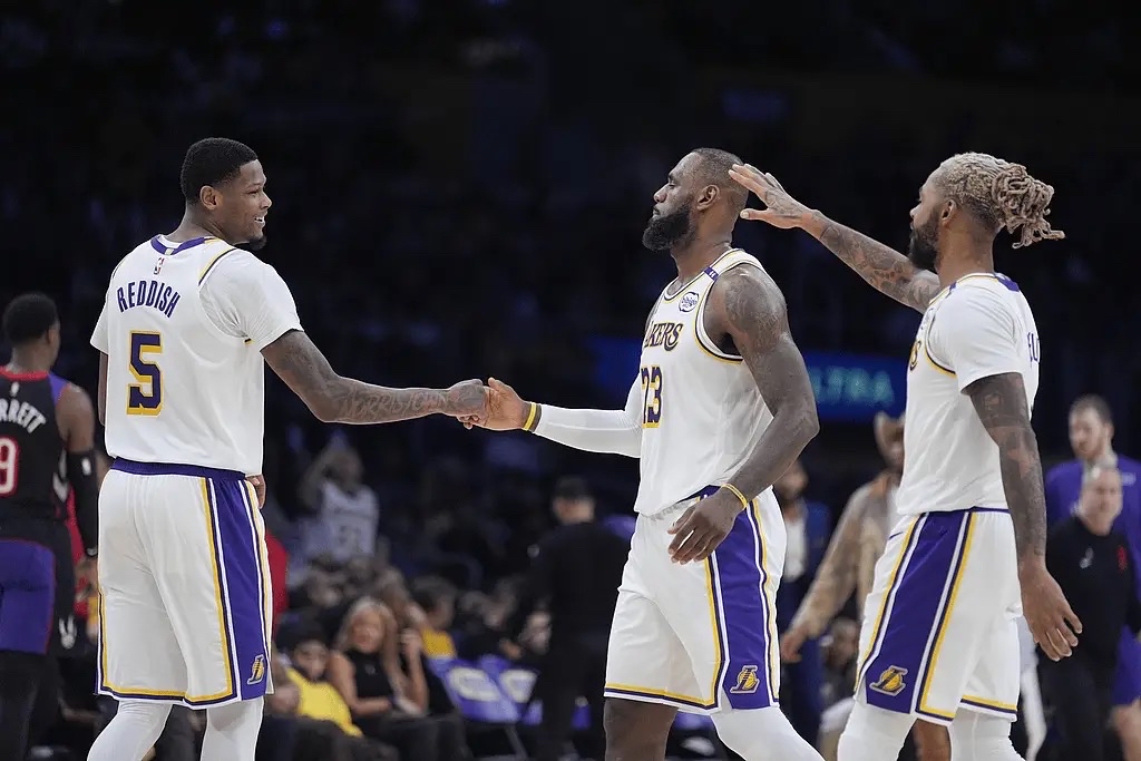 体育赛事关于清晨NBA总决赛传出新动向，纽约尼克斯止住颓势，管理层表态——赛场秩序良好，赛程密集仍需轮换的信息